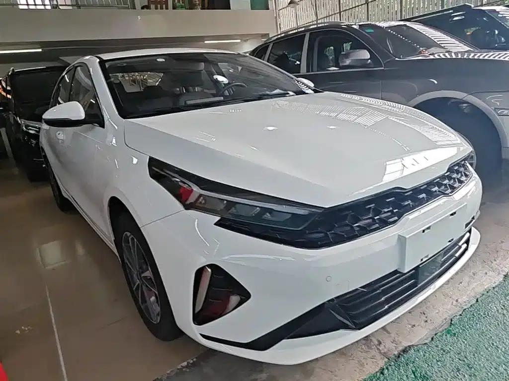 Kia K3 2024 1.5L CVT Comfort Edition — миниатюра 4