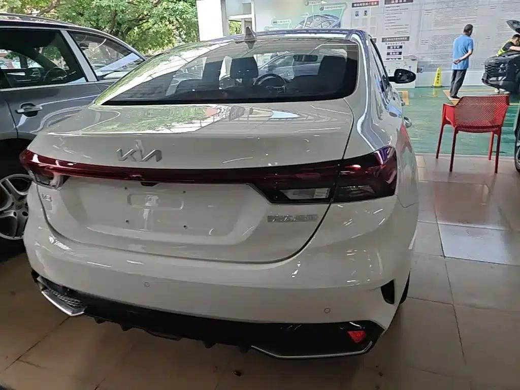 Kia K3 2024 1.5L CVT Comfort Edition — миниатюра 6