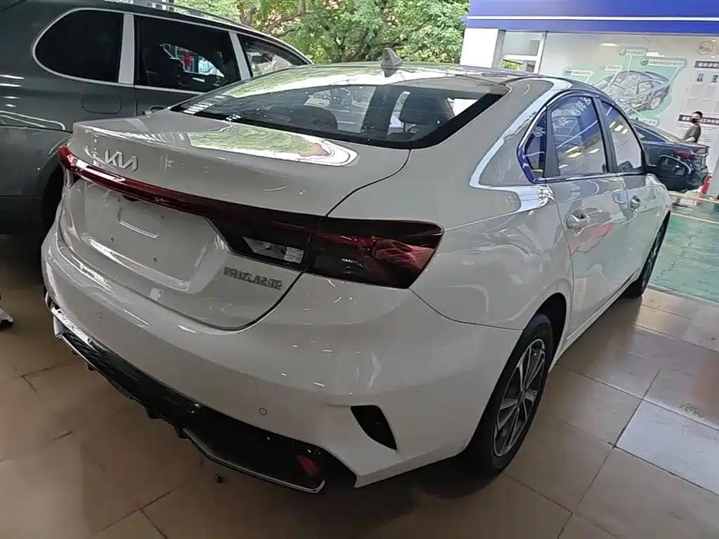 Kia K3 2024 1.5L CVT Comfort Edition — миниатюра 7