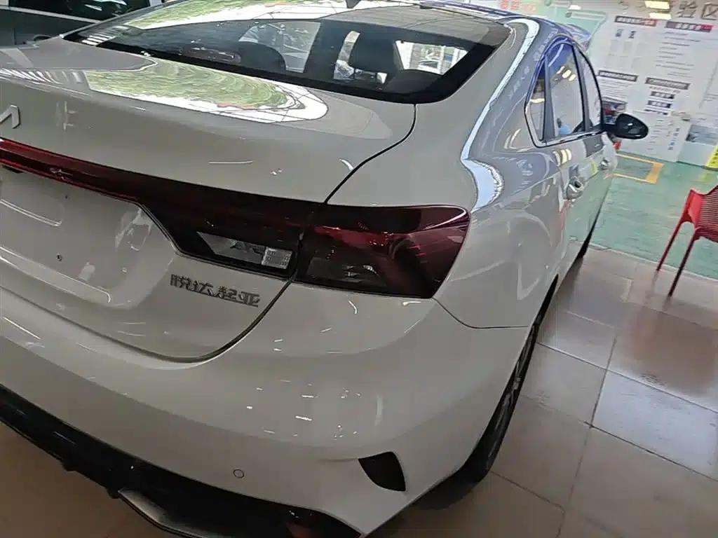 Kia K3 2024 1.5L CVT Comfort Edition — миниатюра 8