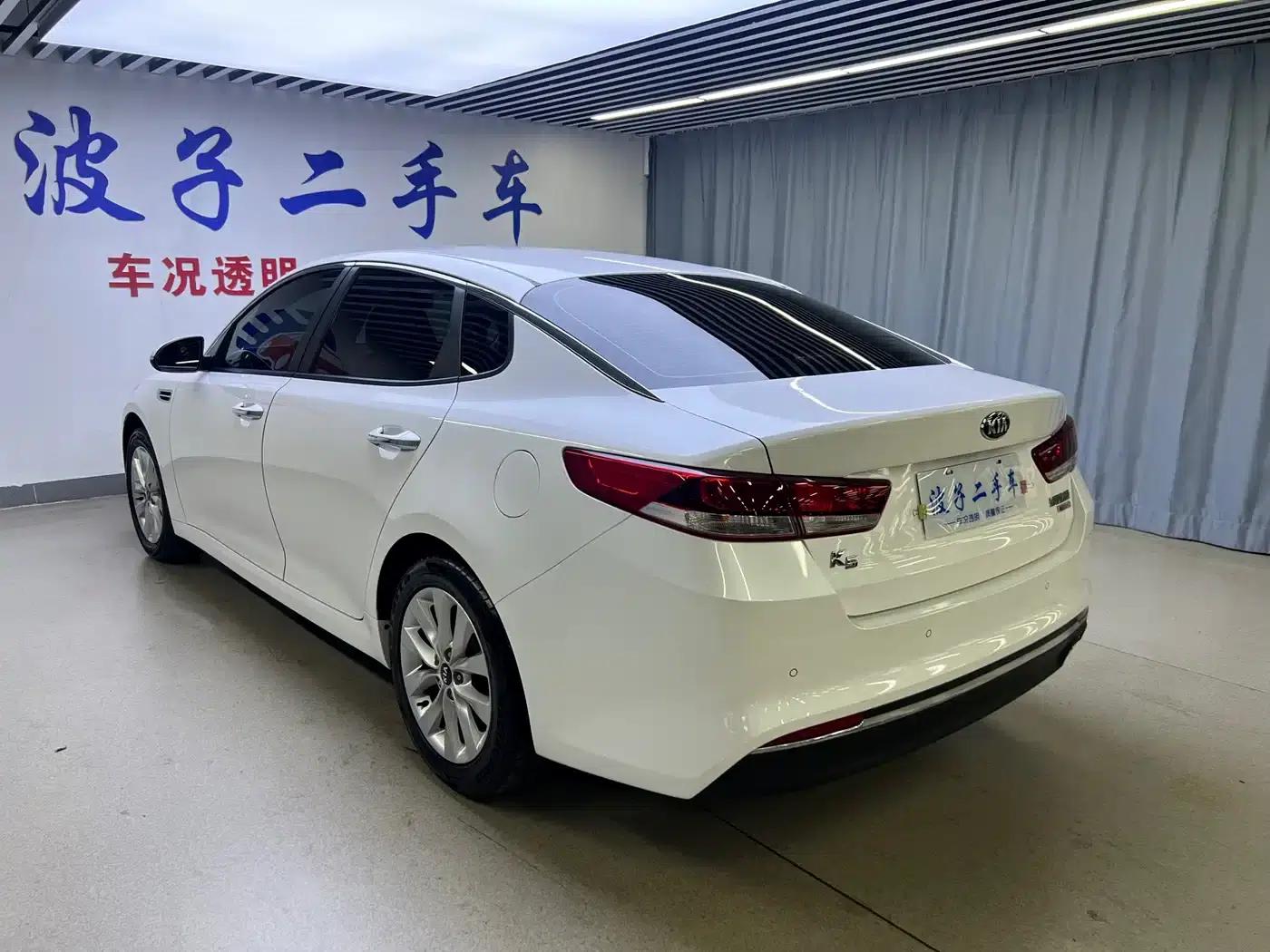 Kia K5 2016 2.0L Automatic GLS — миниатюра 19