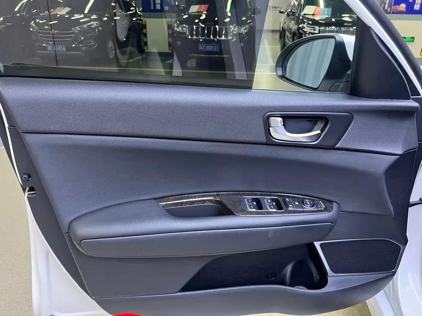 Kia K5 2016 2.0L Automatic GLS — миниатюра 9