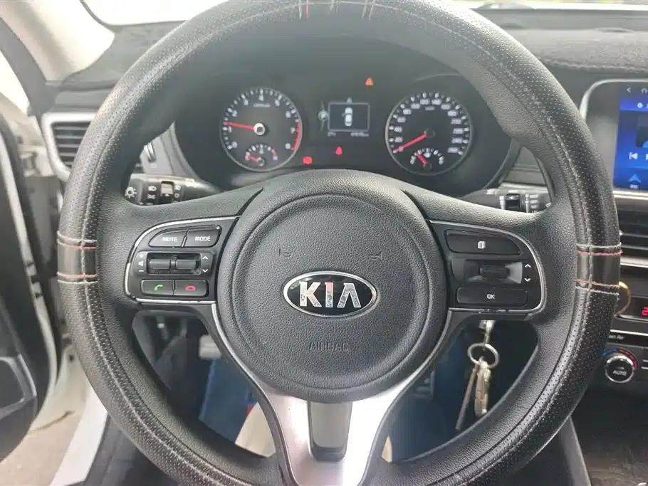 Kia K5 2016 2.0L Automatic GLS — миниатюра 15