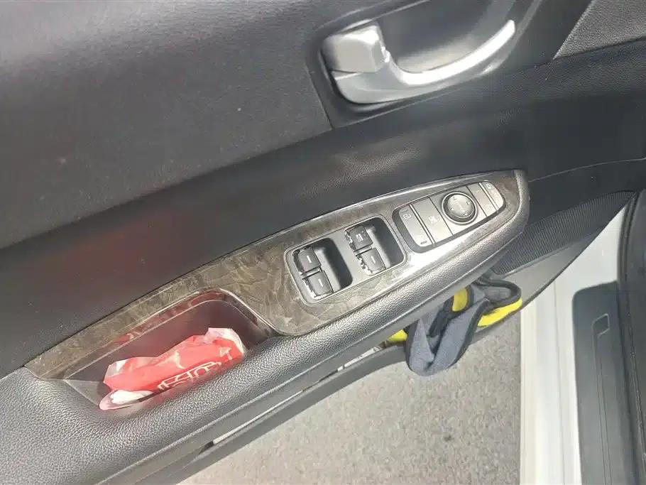 Kia K5 2016 2.0L Automatic GLS — миниатюра 7