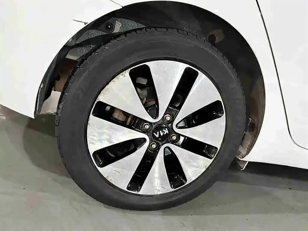 Kia K2 2012 Sedan 1.6L AT Premium Commemorative Edition — миниатюра 11