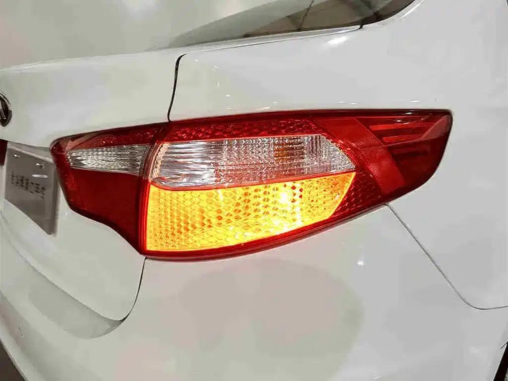 Kia K2 2012 Sedan 1.6L AT Premium Commemorative Edition — миниатюра 12