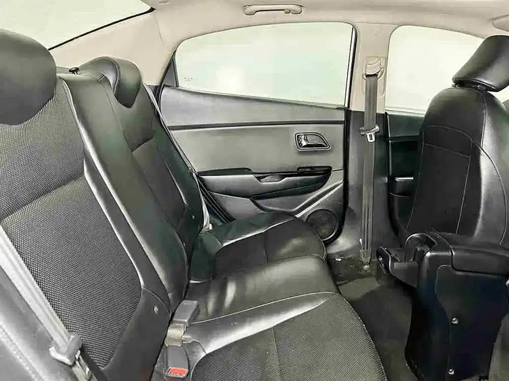 Kia K2 2012 Sedan 1.6L AT Premium Commemorative Edition — миниатюра 7