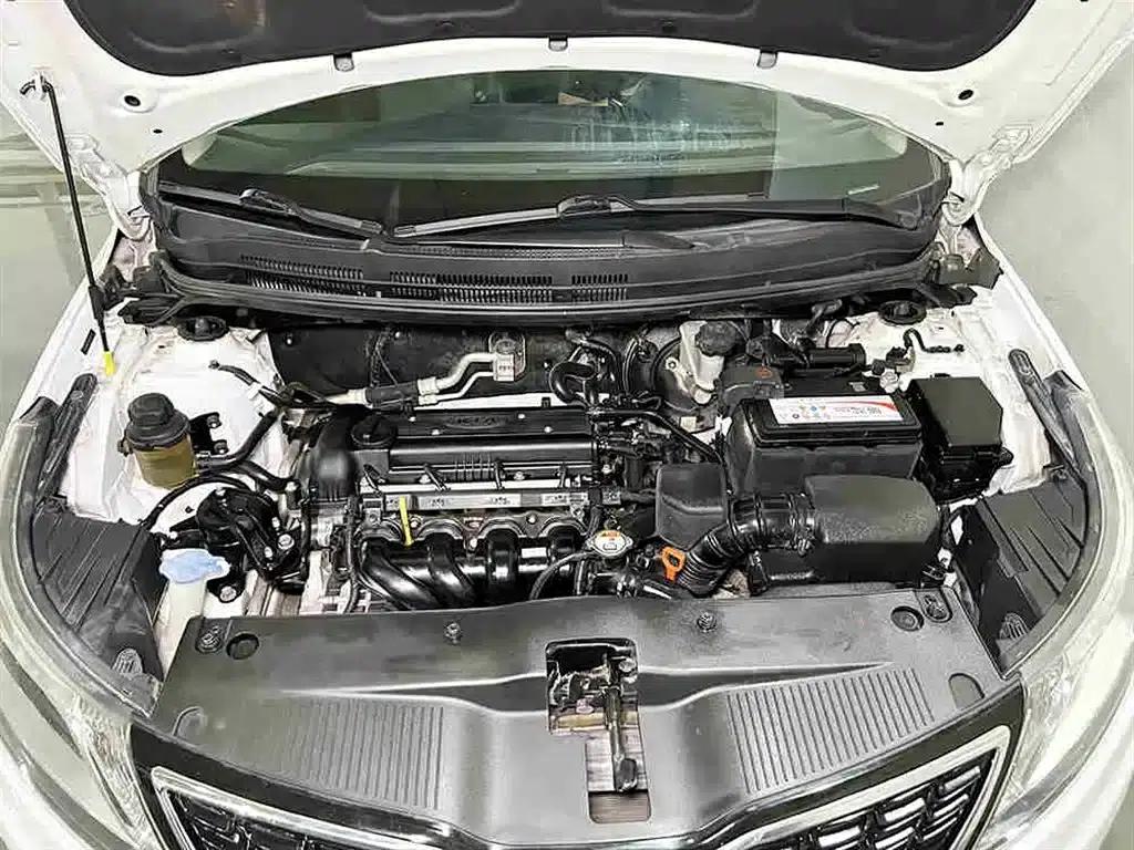 Kia K2 2012 Sedan 1.6L AT Premium Commemorative Edition — миниатюра 8