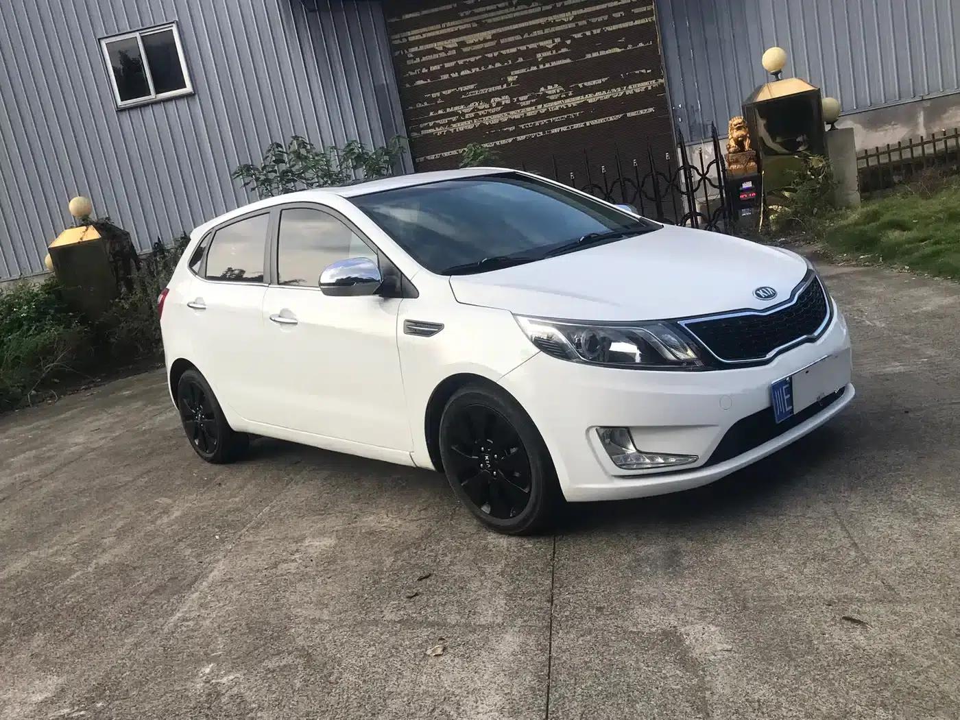 Kia K2 2012 Hatchback 1.6L AT Premium Commemorative Edition — миниатюра 2