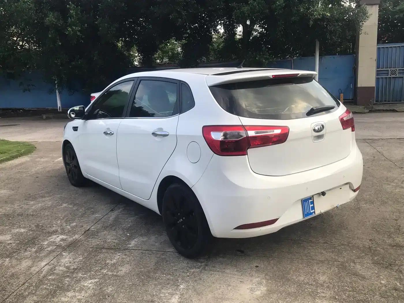 Kia K2 2012 Hatchback 1.6L AT Premium Commemorative Edition — миниатюра 3