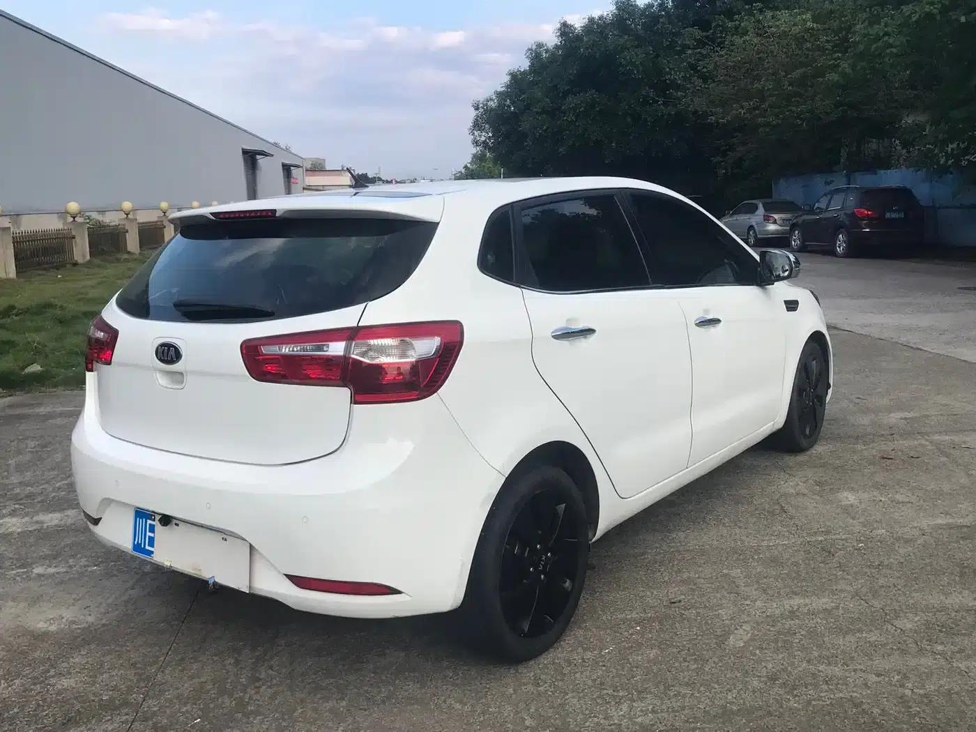 Kia K2 2012 Hatchback 1.6L AT Premium Commemorative Edition — миниатюра 4