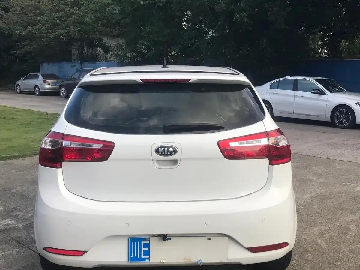 Kia K2 2012 Hatchback 1.6L AT Premium Commemorative Edition — миниатюра 6