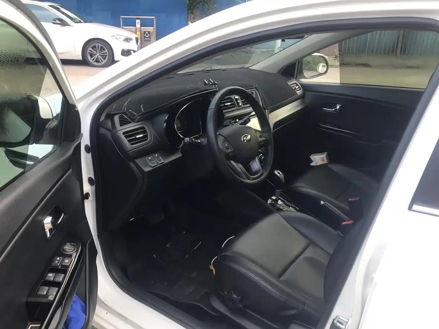 Kia K2 2012 Hatchback 1.6L AT Premium Commemorative Edition — миниатюра 7