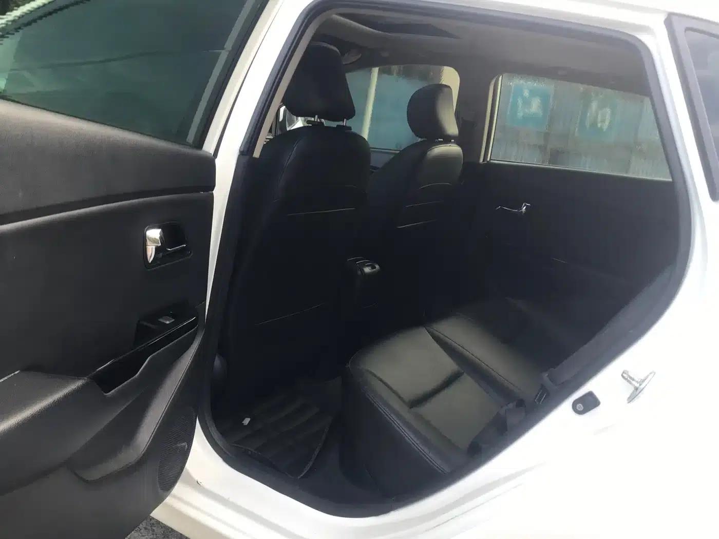Kia K2 2012 Hatchback 1.6L AT Premium Commemorative Edition — миниатюра 8