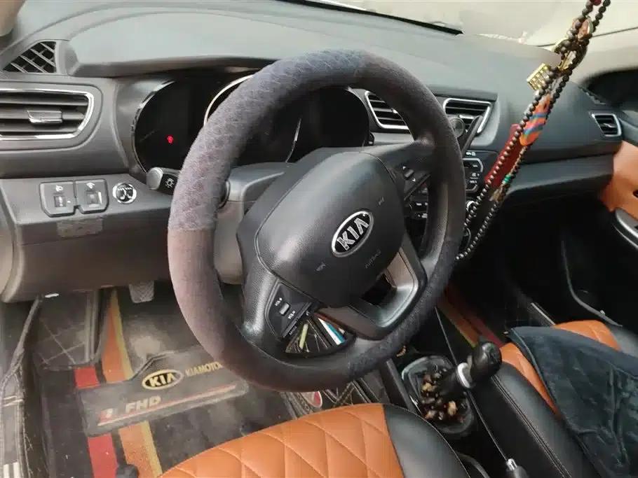 Kia K2 2012 Sedan 1.4L MT TOP Commemorative Edition — миниатюра 12