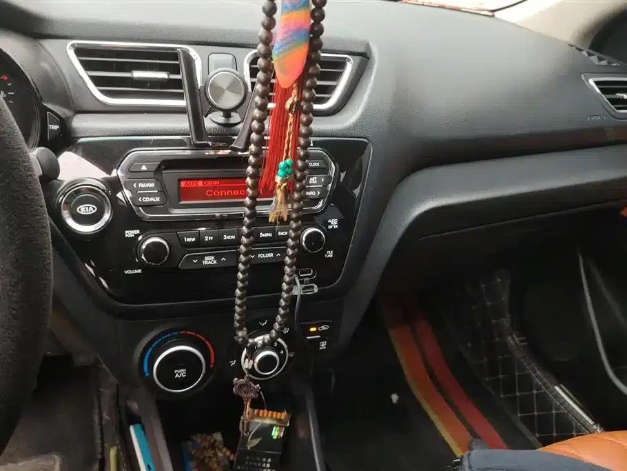 Kia K2 2012 Sedan 1.4L MT TOP Commemorative Edition — миниатюра 13