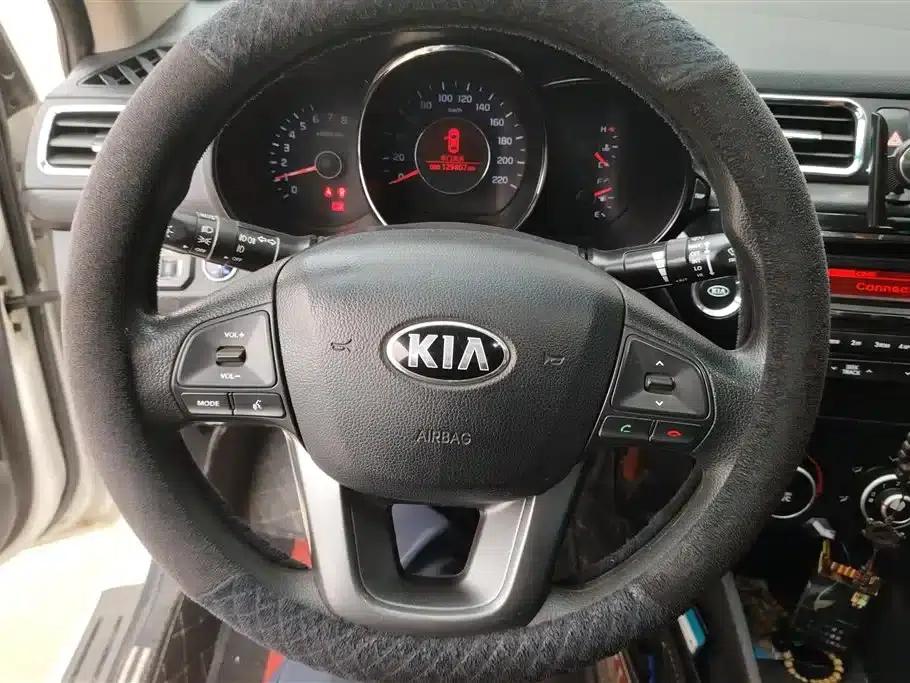 Kia K2 2012 Sedan 1.4L MT TOP Commemorative Edition — миниатюра 15