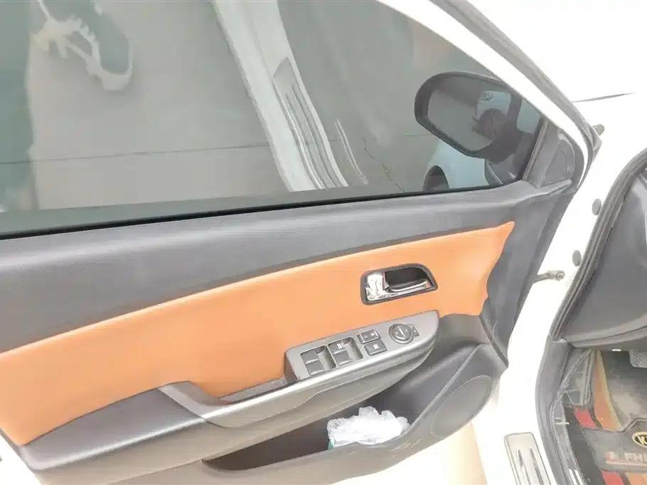 Kia K2 2012 Sedan 1.4L MT TOP Commemorative Edition — миниатюра 7