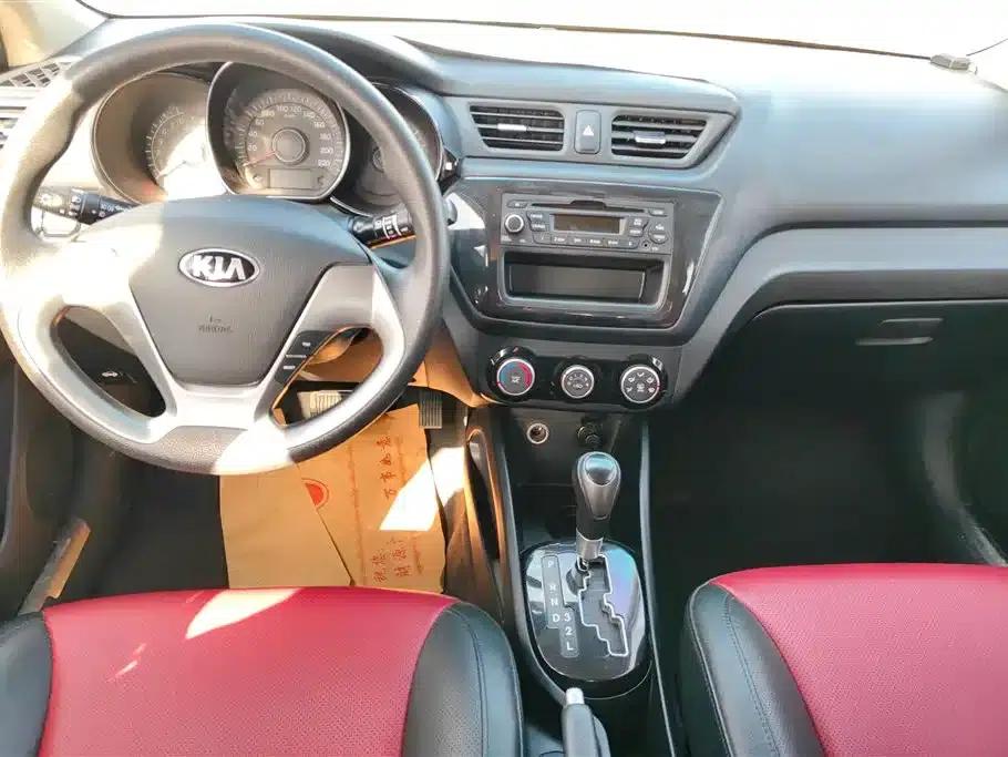Kia K2 2015 Hatchback 1.4L AT GLS — миниатюра 12