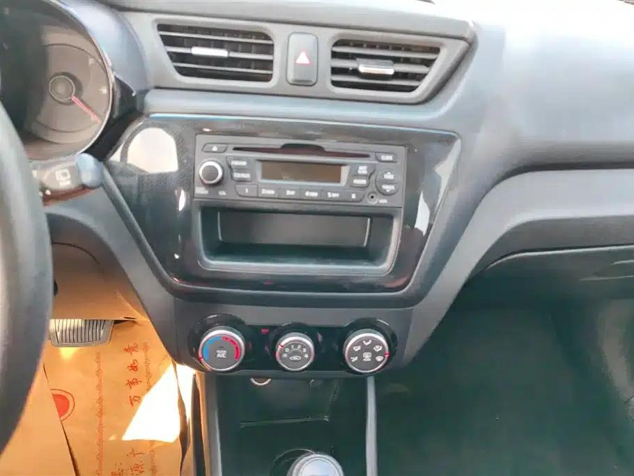 Kia K2 2015 Hatchback 1.4L AT GLS — миниатюра 13