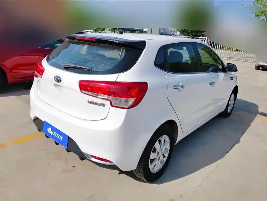 Kia K2 2015 Hatchback 1.4L AT GLS — миниатюра 3