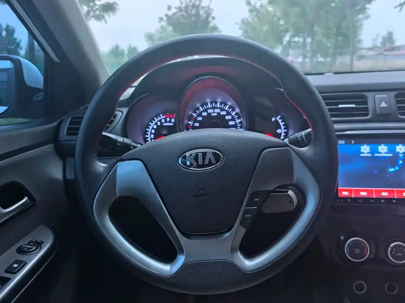 Kia K2 2015 Sedan 1.4L AT GLS — миниатюра 11
