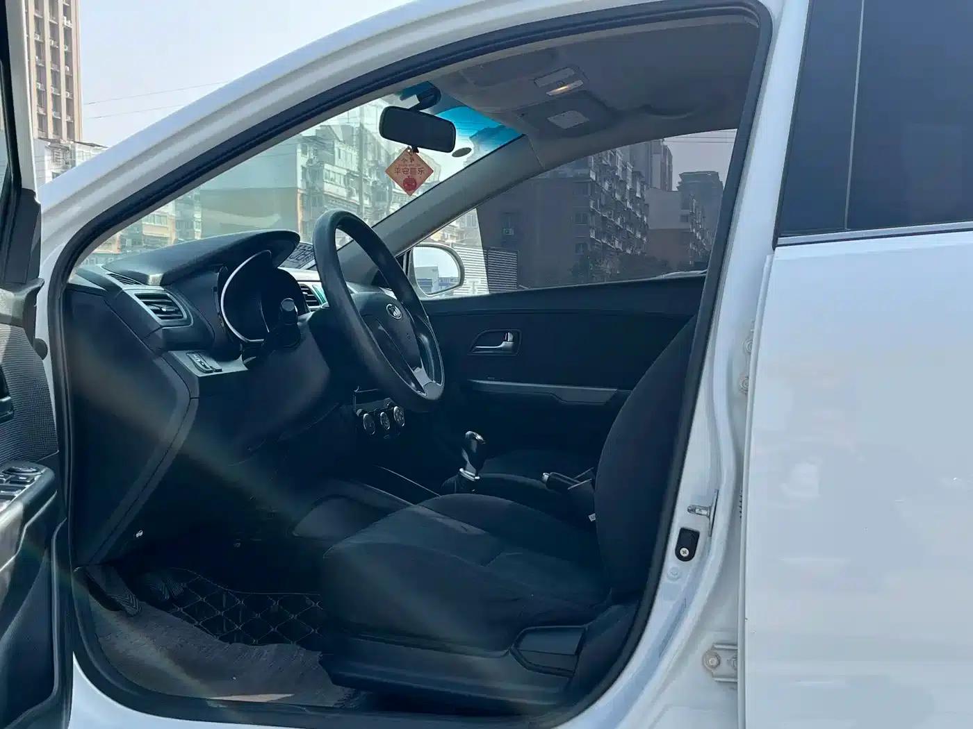Kia K2 2015 Sedan 1.4L MT GLS — миниатюра 13