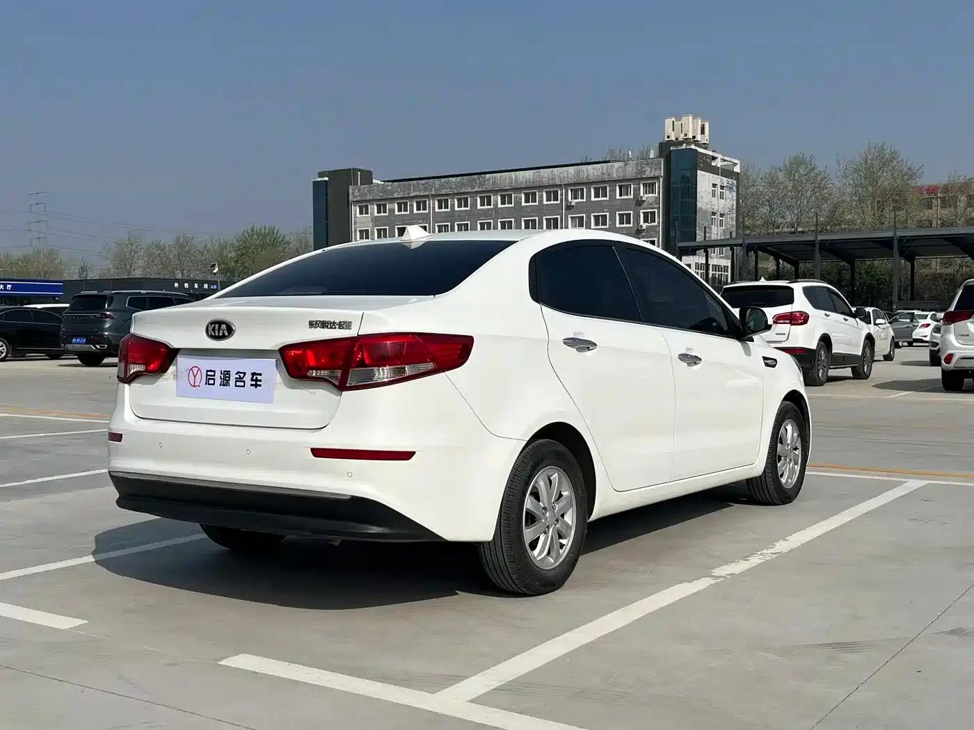 Kia K2 2015 Sedan 1.4L MT GLS — миниатюра 17