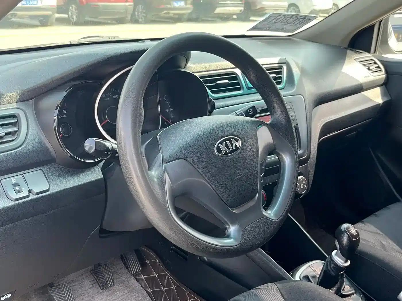 Kia K2 2015 Sedan 1.4L MT GLS — миниатюра 4