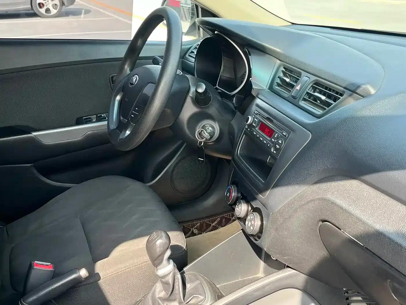 Kia K2 2015 Sedan 1.4L MT GLS — миниатюра 7