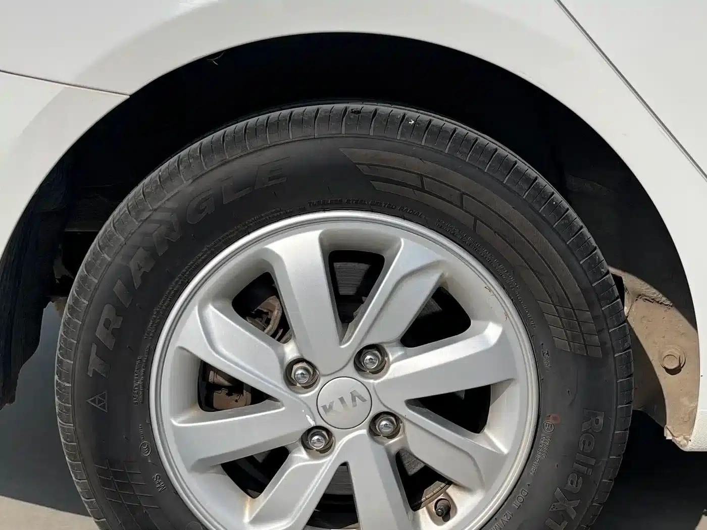 Kia K2 2015 Sedan 1.4L MT GLS — миниатюра 9