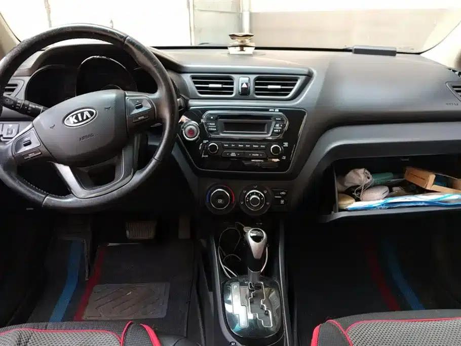 Kia K2 2011 Sedan 1.6L AT Premium — миниатюра 12