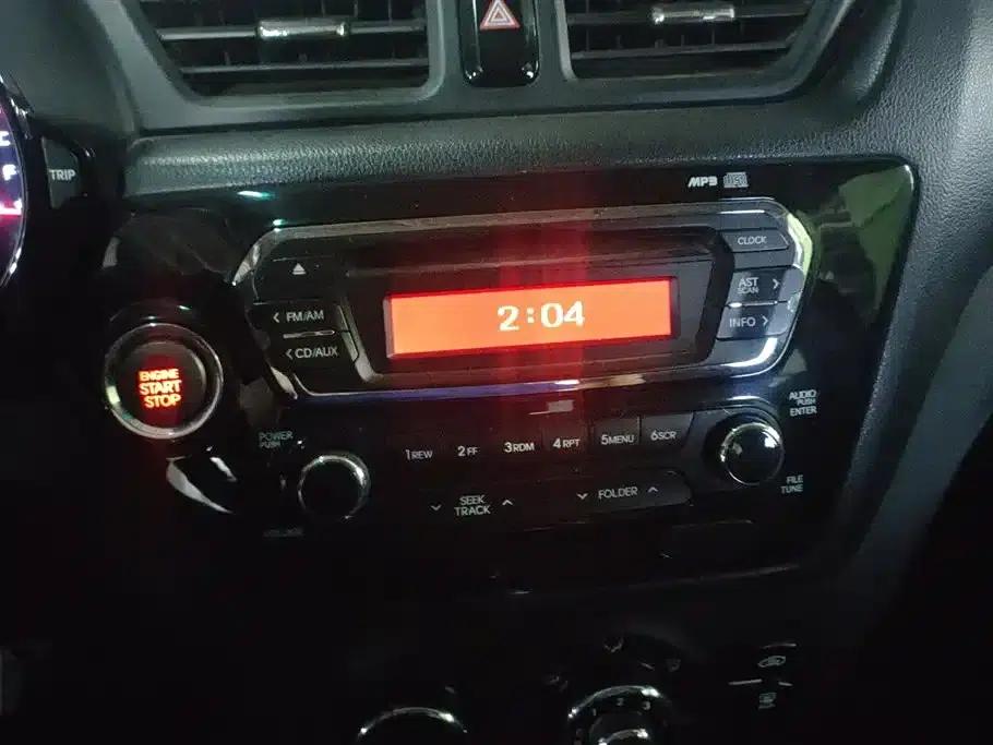 Kia K2 2011 Sedan 1.6L AT Premium — миниатюра 13