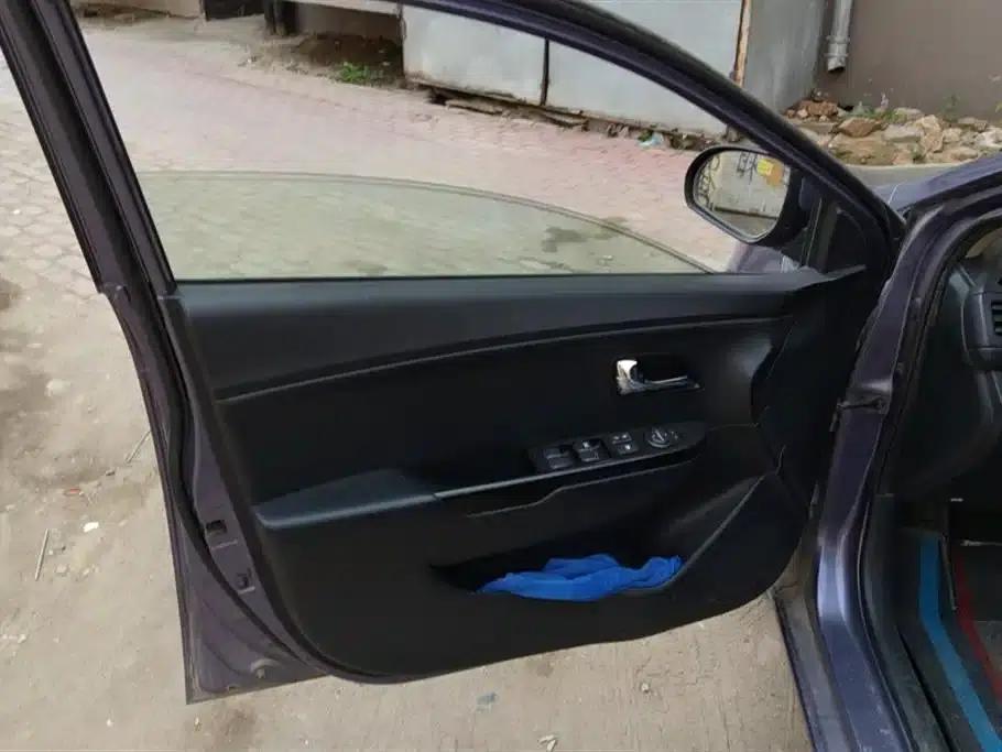 Kia K2 2011 Sedan 1.6L AT Premium — миниатюра 7