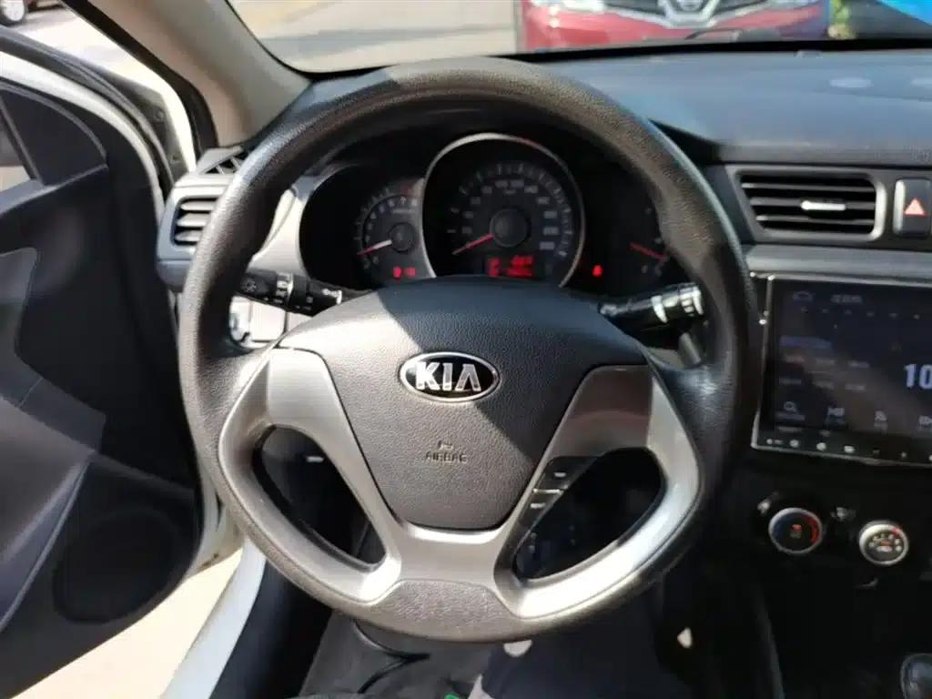 Kia K2 2012 Sedan 1.4L AT GLS Anniversary Edition — миниатюра 11