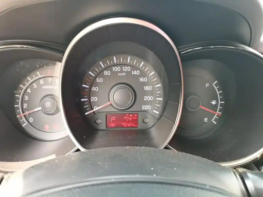Kia K2 2012 Sedan 1.4L AT GLS Anniversary Edition — миниатюра 12