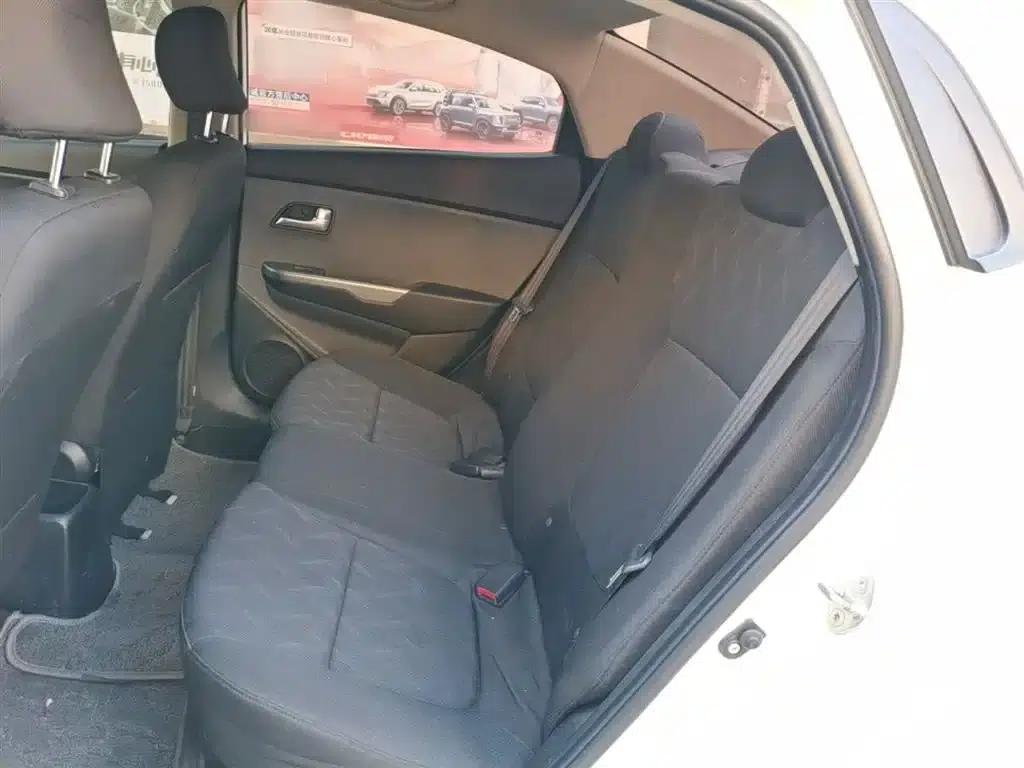 Kia K2 2012 Sedan 1.4L AT GLS Anniversary Edition — миниатюра 17