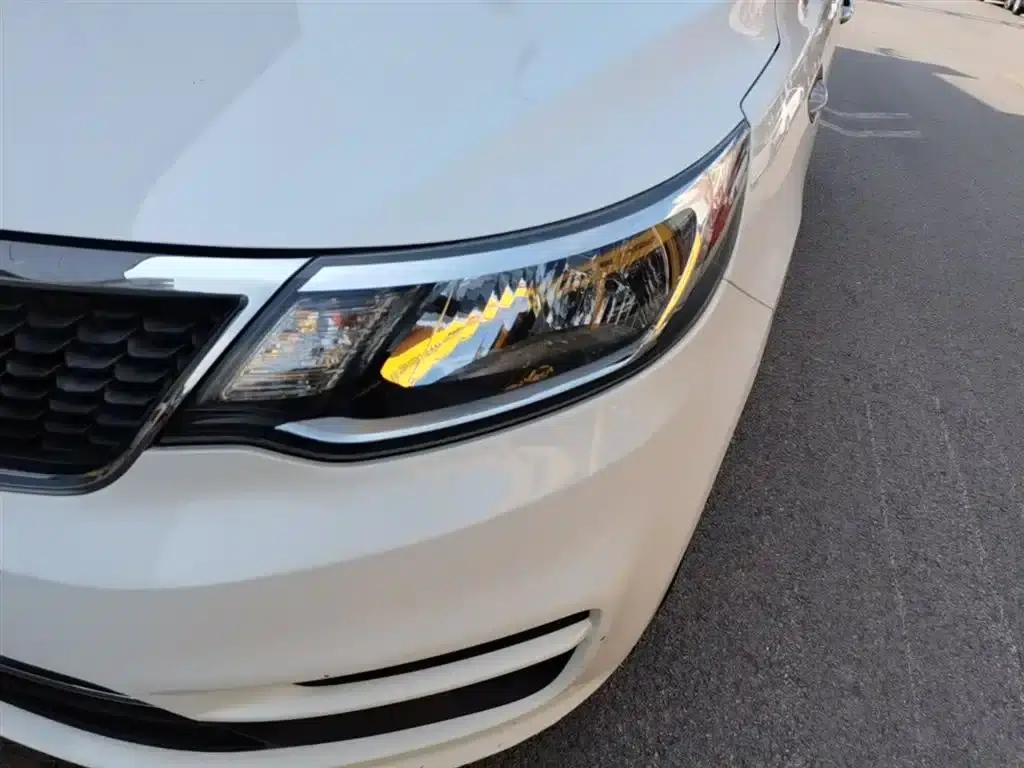 Kia K2 2012 Sedan 1.4L AT GLS Anniversary Edition — миниатюра 24