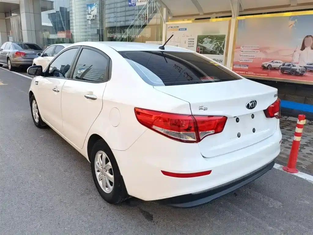 Kia K2 2012 Sedan 1.4L AT GLS Anniversary Edition — миниатюра 5