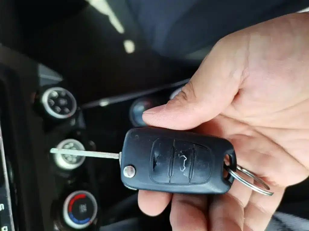 Kia K2 2012 Sedan 1.4L AT GLS Anniversary Edition — миниатюра 9