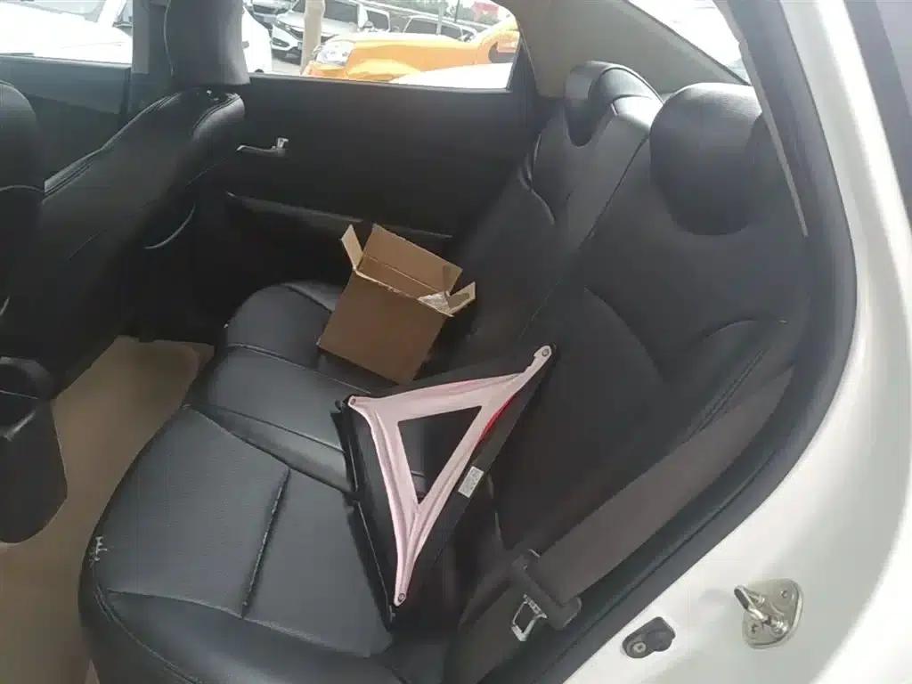 Kia K2 2015 Sedan 1.4L MT GLS — миниатюра 24