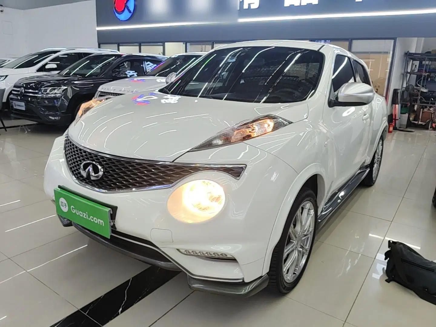 Infiniti ESQ 2014 1.6L Spontaneous Edition — миниатюра 1