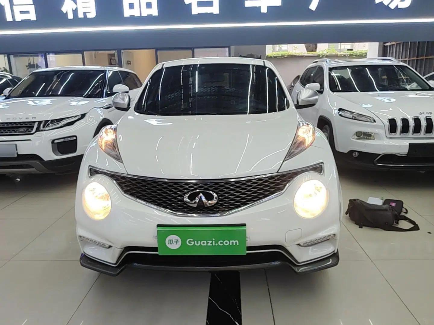 Infiniti ESQ 2014 1.6L Spontaneous Edition — миниатюра 2