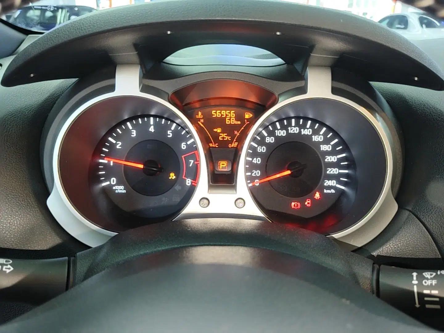 Infiniti ESQ 2014 1.6L Spontaneous Edition — миниатюра 14