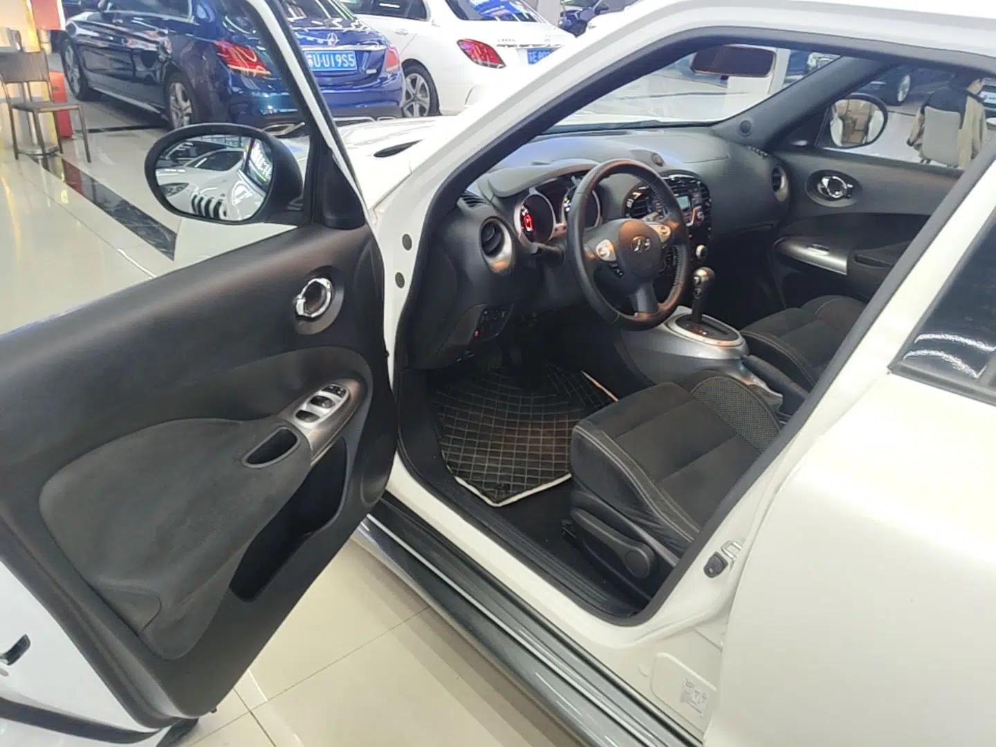 Infiniti ESQ 2014 1.6L Spontaneous Edition — миниатюра 18