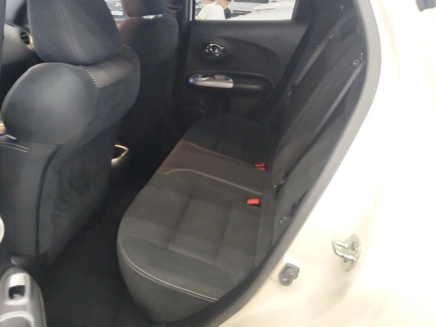 Infiniti ESQ 2014 1.6L Spontaneous Edition — миниатюра 19