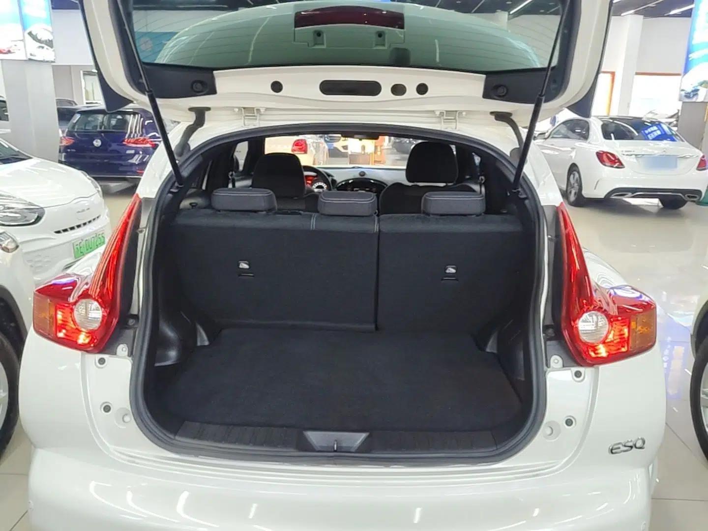Infiniti ESQ 2014 1.6L Spontaneous Edition — миниатюра 21