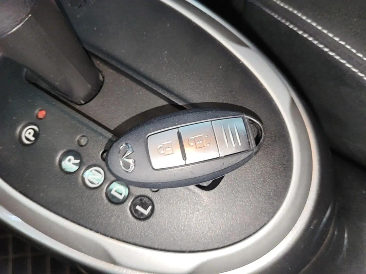 Infiniti ESQ 2014 1.6L Spontaneous Edition — миниатюра 22