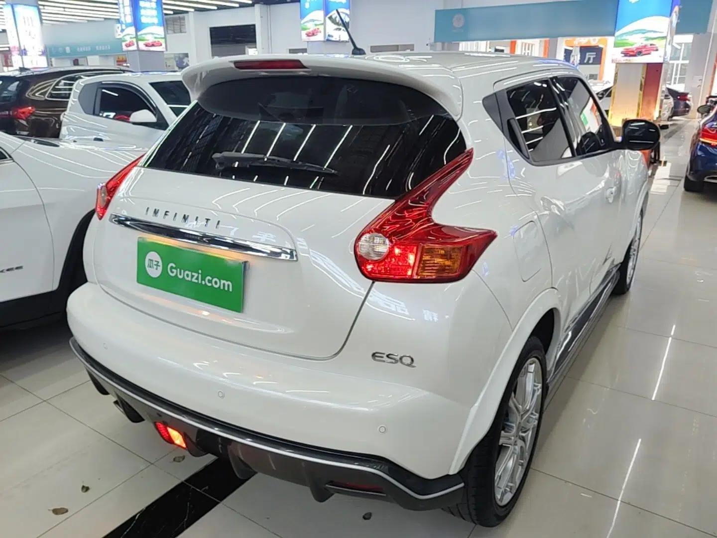 Infiniti ESQ 2014 1.6L Spontaneous Edition — миниатюра 4