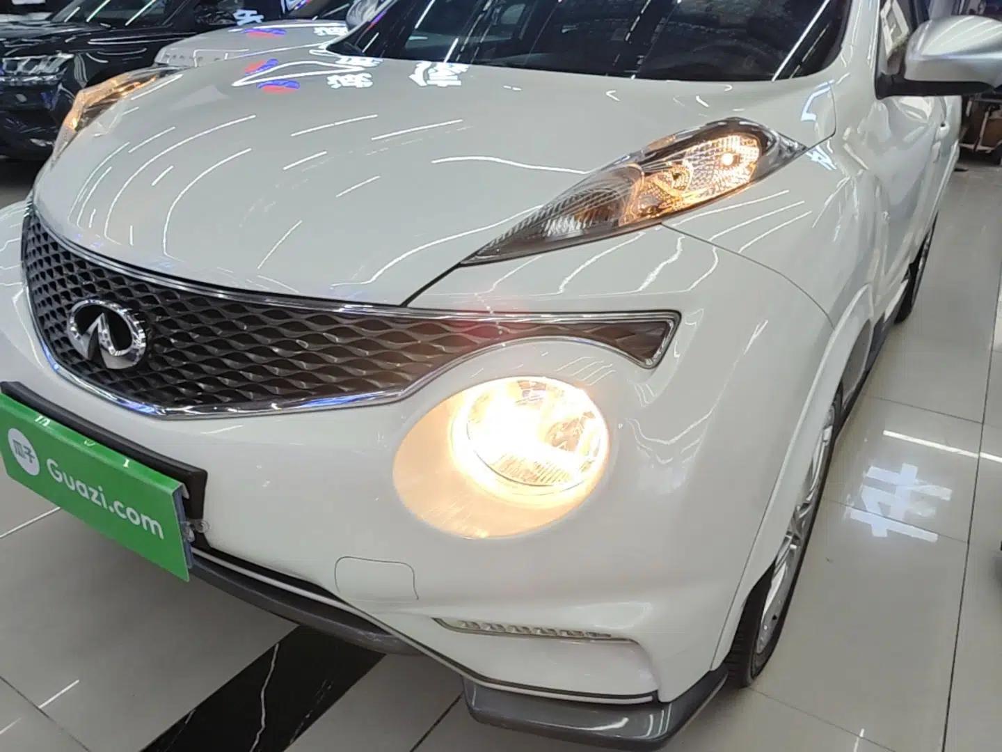 Infiniti ESQ 2014 1.6L Spontaneous Edition — миниатюра 5